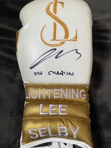 Lee selby signed glove - lee,